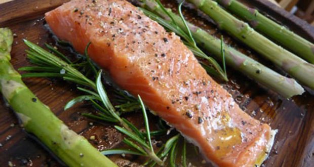 Çfarë të konsumoni para e pas palestre për të rënë në peshë