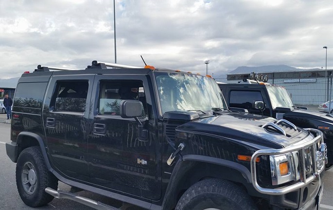 FOTO/ Ja masat e sigurisë për vizitën e Kerryt, policët me Hummer e maska