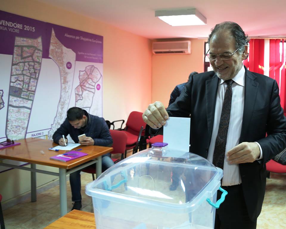 FOTO/ Kokëdhima e vendos emrin i pari në listen e delegatëve, edhe pse ai është automatikisht