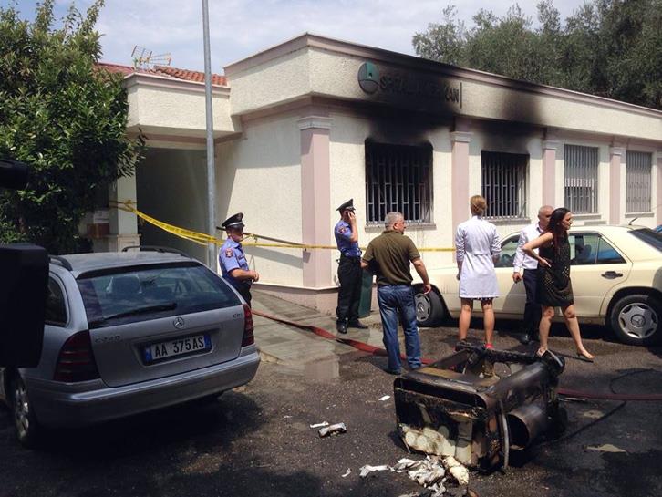 POLICIA SAKTËSON/ Viktimë e zjarrit te Spitali Amrikan një grua