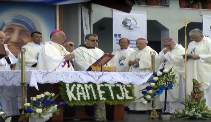 Meshë në Vaun e Dejës për shenjtërimin e Nënë Terezës