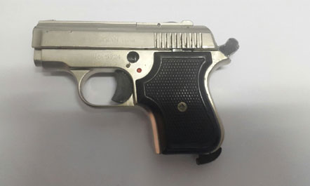 SKANDAL/ Durrës, 16 vjeçari sulmon dhe godet me qytën e pistoletës 10-vjeçarin në oborrin e shkollës