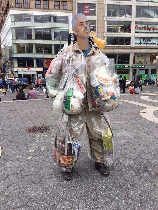 FOTO/ “Njeriu i plehut”