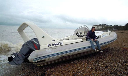 Goditet rrjeti i shqiptarëve që trafikonin me gomone njerëz nga Franca në Angli