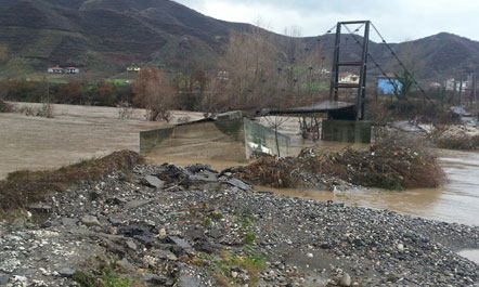 Lumi Shkumbin shemb urën e Broshkës, izolohen 1200 banorë