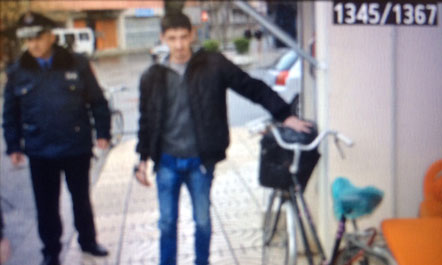 Shkodër, arrestohet 28-vjeçari, transportonte armë e municione me biçikletë