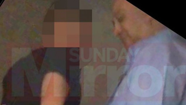 SKANDALI/ Deputeti britanik kapet “mat” me dy meshkuj