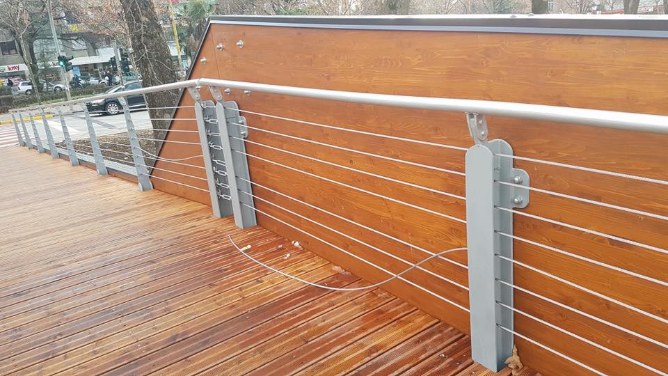 FOTO LAJM/ Urës së lali Erit i bien ushkuret