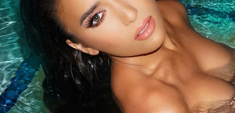 FOTO/ Vajza e Albërie Hadergjonaj zhvishet nudo për një arsye të veçantë