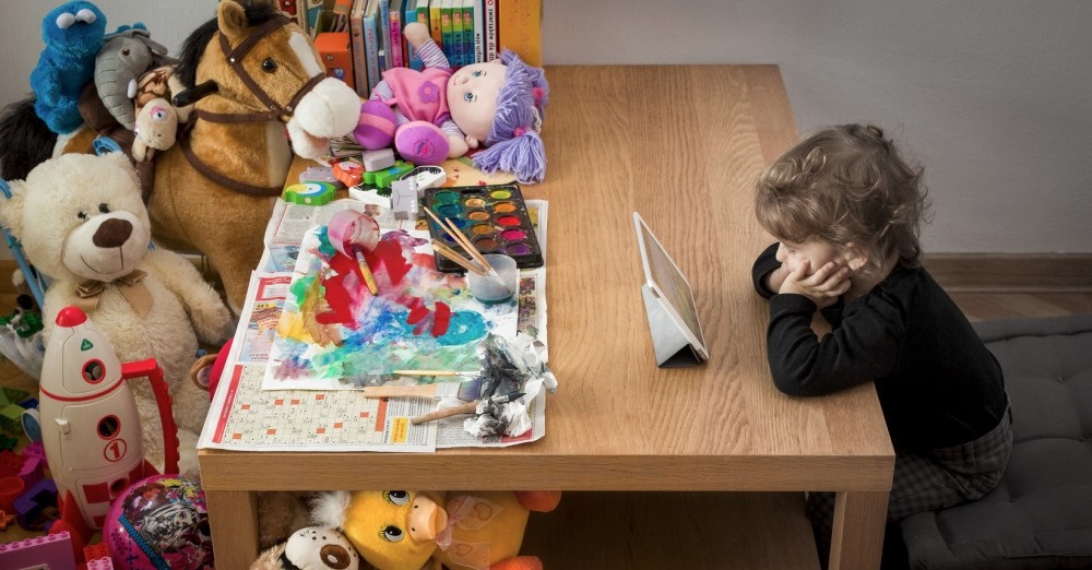 Pediatrët italianë: Ndalojini përdorimin e telefonave fëmijëve!