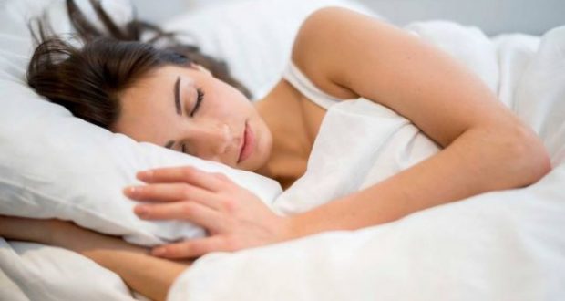 Këto janë arsyet pse dridhemi kur nis të na zë gjumi