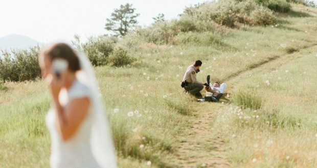 FOTO/ Gjarpri kafshon dhëndrin gjatë setit fotografik me nusen