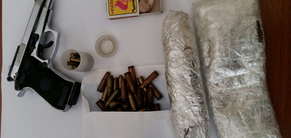 FOTO & DETAJE/ Kuçovë, arrestohet italiani, me drogë, armë e municione