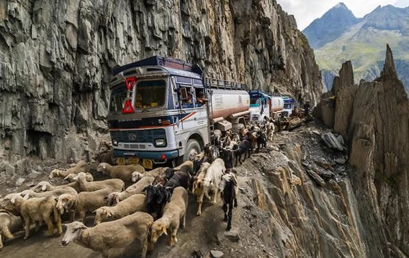 FOTO GALERI/ Rrugët më të rrezikshme në botë