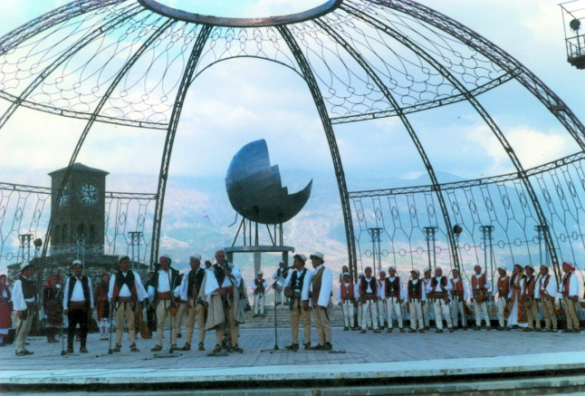 SKANDAL/ Kur Edi Rama ishte ministër Kulture, e përzuri Ansamblin “Çamëria” nga festivali i Gjirokastrës