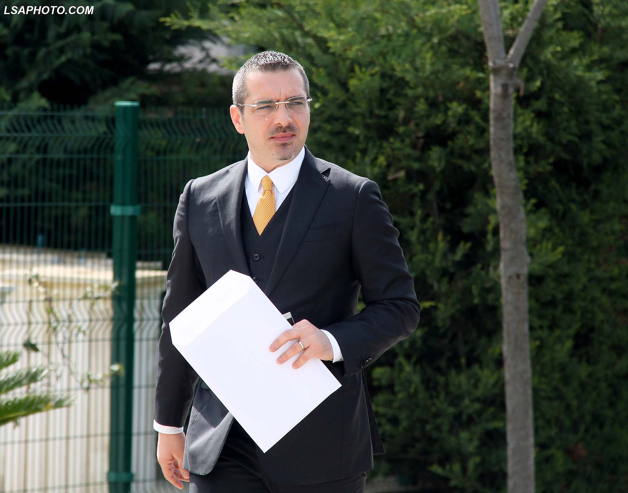 Ministri Tahiri letër kompanive që tregetojnë karburante, për të rritur masat shtese të sigurisë