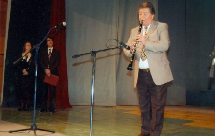 VIDEO/ Ja momenti kur artisti Jorgo Roze humb jetën në skenë gjatë festivalit