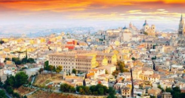 KURIOZITETE/ Në këtë qytet nuk dënohesh nëse del lakuriq në publik!