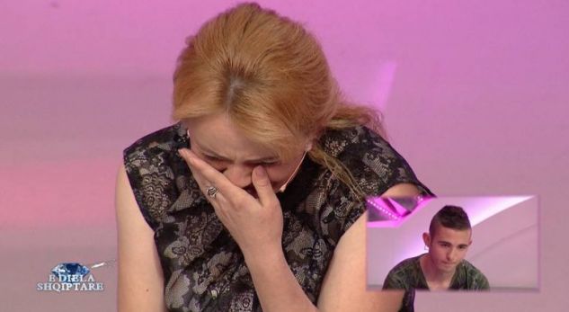 “Ti je dhe do të mbetesh mami im!” Historia prekëse e djalit që u rrit nga tezja