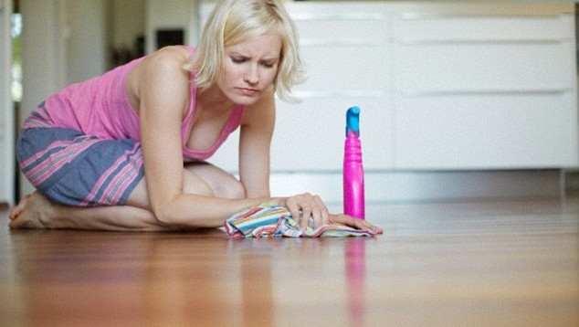 Burri e çon në gjykatë se nuk bënte punët e shtëpisë, 40 vjeçarja rrezikon 6 vjet burg