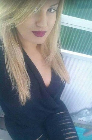 SHOKOHET SUEDIA: Adoleshenti ther me thikë në azil 22 vjeçaren