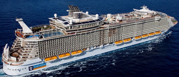 VIDEO/ Lundrimi i parë i anijes më të madhe në botë