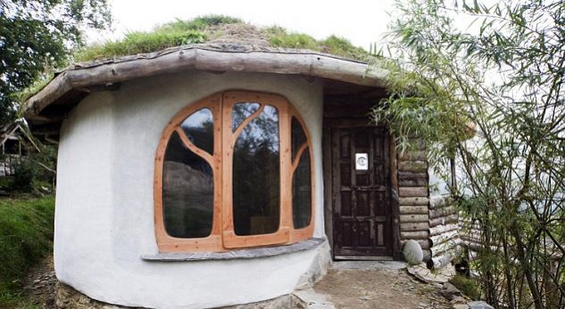 FOTO/ Duket si shtëpi “kukullash”, por brenda do ju mahnisë