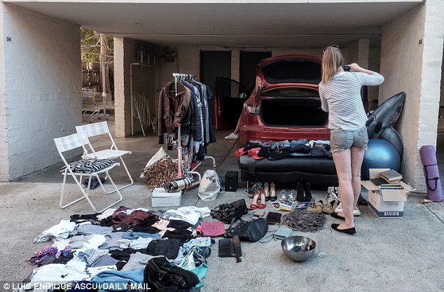 FOTO LAJM/ Kapi të dashurin duke e tradhtuar, zgjodhi mënyrën “origjinale” për tu hakmarrë
