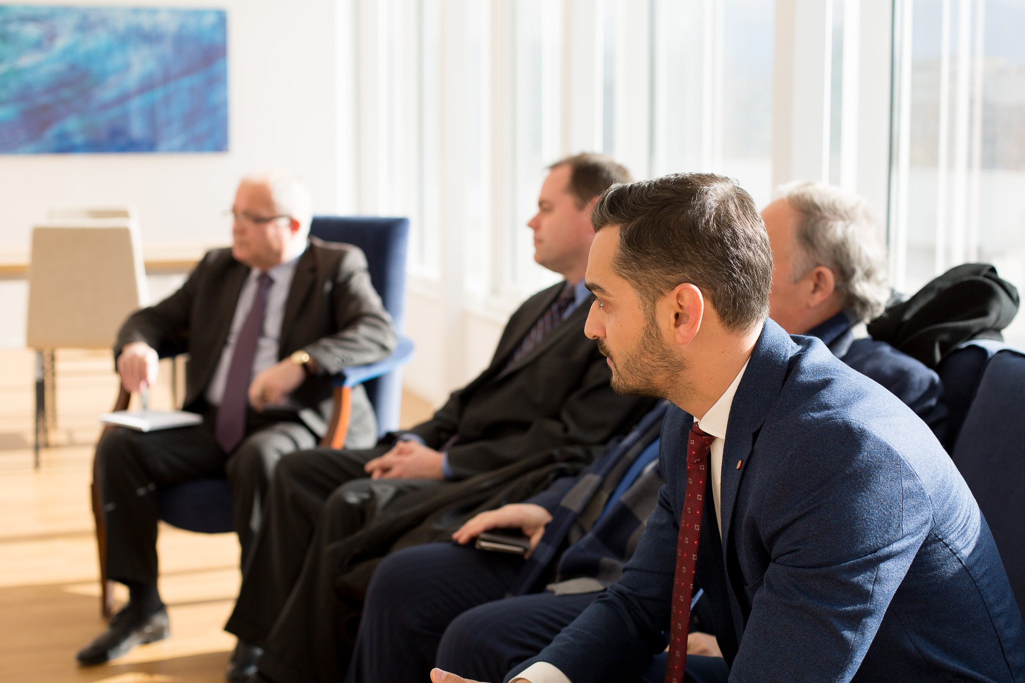 Drejtuesit e PD takohen me organizata të biznesit: Represion për biznesin nga tatimet dhe doganat