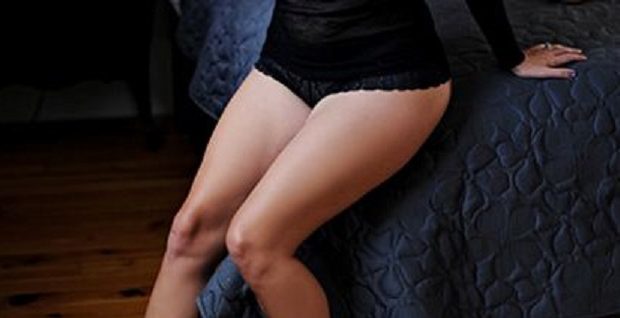 RREFIMI/ 22 vjeçari: “43-vjeçarja është bishë në krevat, por më çmend me veprimet e saj”