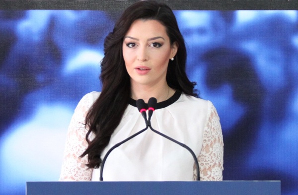 Zbulohet historia e dashurisë së ish-zëdhënëses bukuroshe të PD-së me biznesmenin