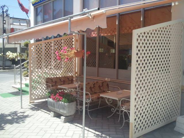 Fushë Krujë, shpërthim te “7 yjet” hidhet në erë me tritol bollborderi i kandidatit të PD