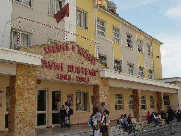 Gjenden gjysëm kilogram hashash në shkollën 9 vjeçare në kryeqytet