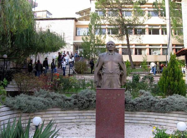 IN MEMORIAM/ Kush ishin studentët e grevës në shkurt të 1991 në Universitetin e Gjirokastrës që u sulmuan nga “Vullnetarët e Enverit”?