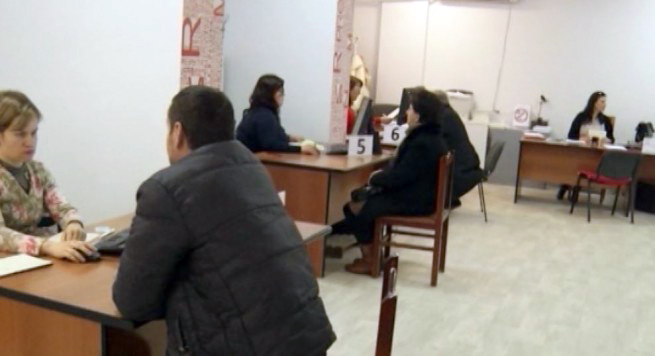 Testimi i Administratës, afatet, kur dhe kush humbet vendin e punës