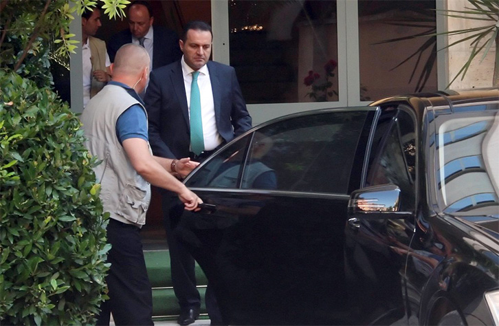 Si i sheh “Zëri i Amerikës” premtimet e pa përmbushura të Adriatik Llallës