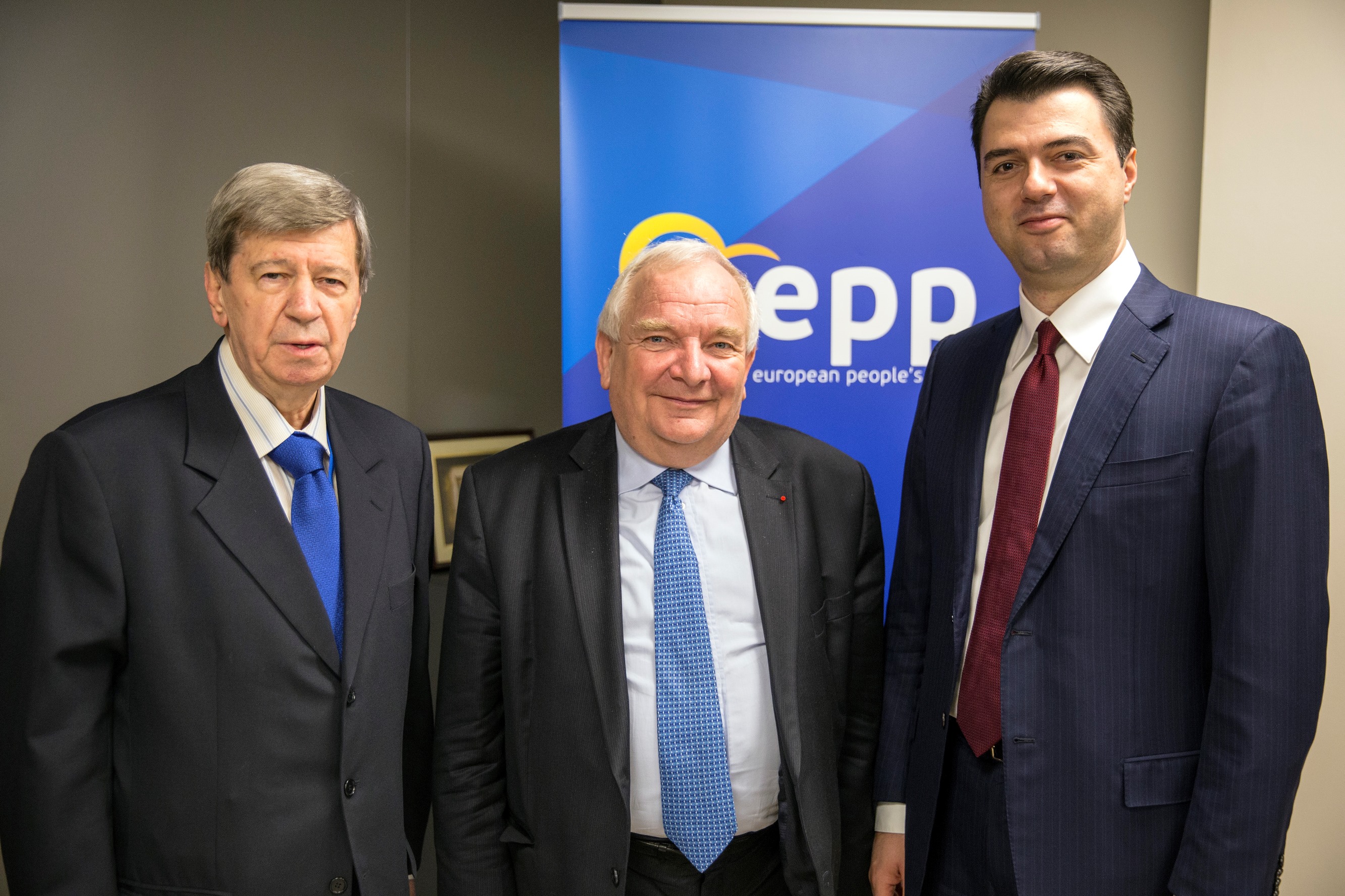 “PPE ndihmë dhe mbështetje për zgjedhje të lira e të ndershme dhe fitoren e PD në zgjedhjet e ardhshme”