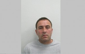 Shqiptari vret bashkëshorten, rrinte shumë në Facebook