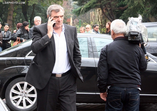 Agron Duka zbardh bisedat me ambasadën