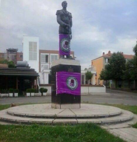 FOTOLAJM/ Rilindja e mbërthen edhe Mbretin Zogu I (në mes e poshtë)