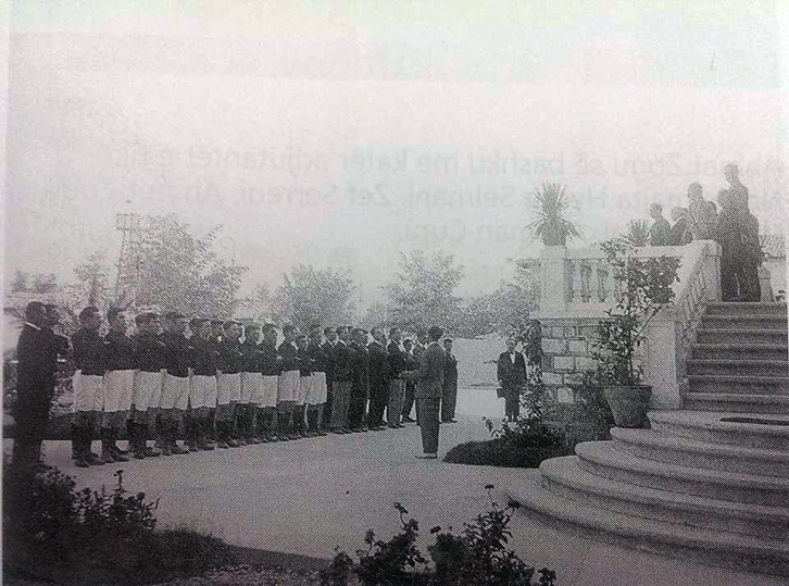 FOTO LAJM/ Kur Ahmet Zogu priste ekipin kombëtar të futbollit