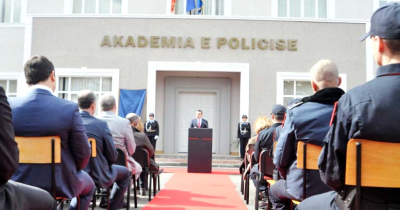 Policia/ Aplikantët, testin fizik në Stadiumin Qemal Stafa