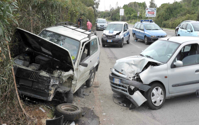 Tiranë, përplasen dy automjete te stadiumi “Dinamo”, plagoset një grua shtatzënë