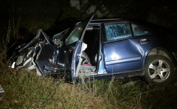 Makina del nga rruga, aksidentohet për vdekje një i ri plagosen dy të tjerë