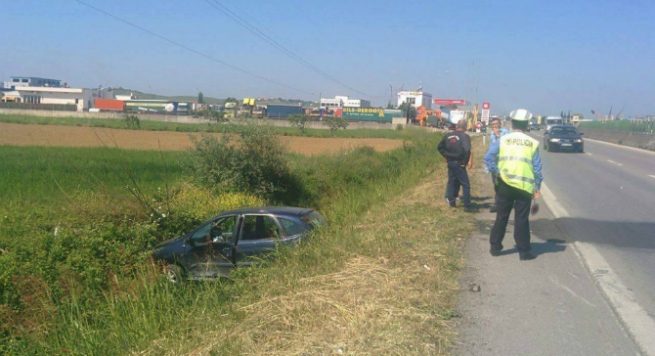 Makina bie në kanal, 2 të plagosur