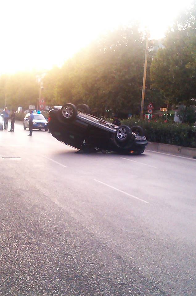 FOTOLAJM/Shikoni si eshte permbysur fuoristrada tek 21 dhjetori në Tiranë