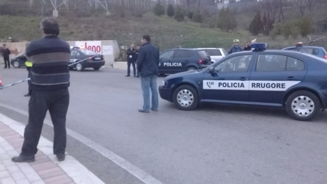 Memaliaj, makina bie në humnerë, një i vdekur