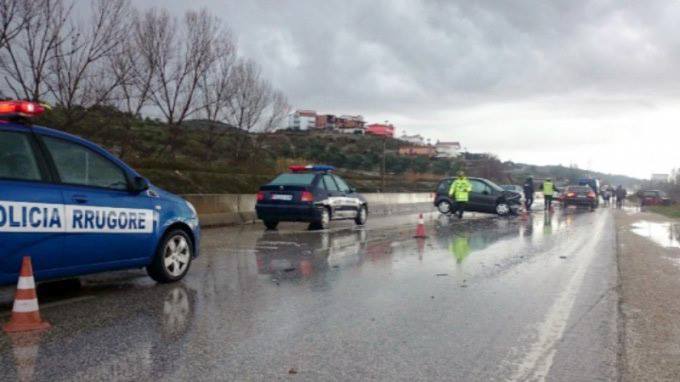 Lushnje, aksidentohen 5 makina, dy të plagosur në gjendje të rëndë