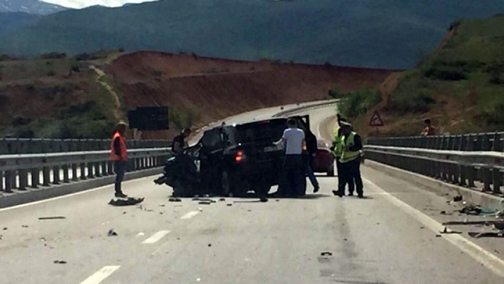 Aksident në rrugën e Kombit, përplasen disa makina