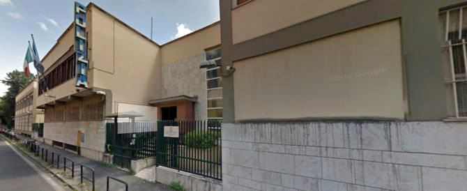 Italiani e pushon nga puna, shqiptari i bën gjëmën